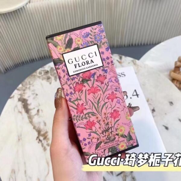 Sognando una fata dei fiori nel bellissimo giardino primaverile 100ml (2E29)