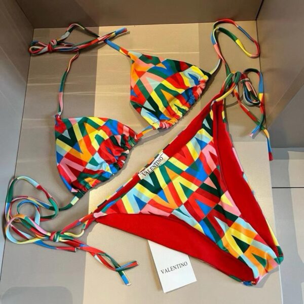 replica,repliche,fake,1:1,earrings,bracelet,ring,jewelry Il nuovo bikini colorato di Valentino