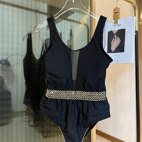 replica,repliche,fake,1:1,earrings,bracelet,ring,jewelry Il costume intero dell’ultima collezione spiaggia di Versace
