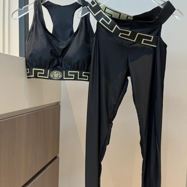 replica,repliche,fake,1:1,earrings,bracelet,ring,jewelry Versace Nuova tuta sportiva per yoga fitness altamente elastica