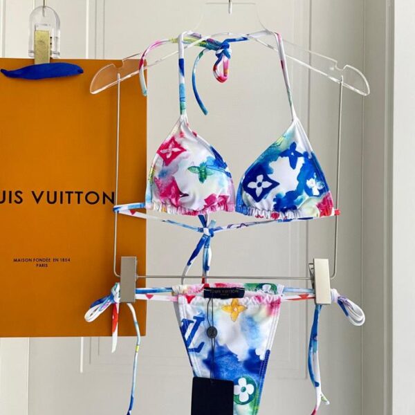 replica,repliche,fake,1:1,earrings,bracelet,ring,jewelry Il nuovo bikini di Louis Vuitton