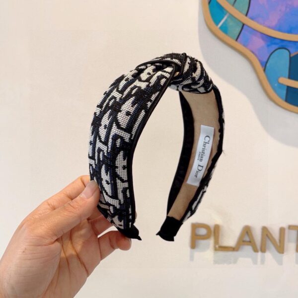 replica,repliche,fake,1:1,earrings,bracelet,ring,jewelry La nuova fascia larga con lettera D di Dior