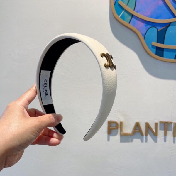 replica,repliche,fake,1:1,earrings,bracelet,ring,jewelry Viene fornito con la confezione Nuova fascia per capelli CELINE con motivo a ciottoli