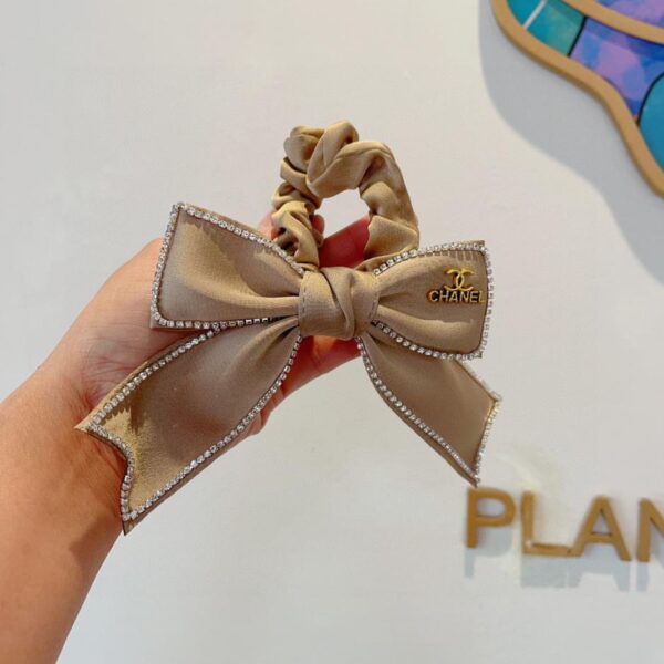 replica,repliche,fake,1:1,earrings,bracelet,ring,jewelry Viene fornito con confezione Elastico per capelli CHANEL Doppia C con diamanti