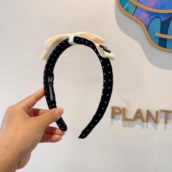 replica,repliche,fake,1:1,earrings,bracelet,ring,jewelry Viene fornito con la confezione CHANEL nuova fascia retrò con fascia stretta a pois con teschio alto