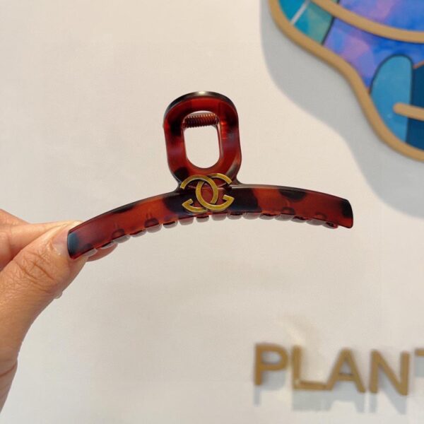 replica,repliche,fake,1:1,earrings,bracelet,ring,jewelry Viene fornito con la confezione CHANEL New Fashion Coreano Clip doppia C Clip grande squalo Semplice logo classico con lettera