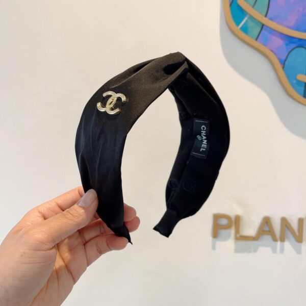 replica,repliche,fake,1:1,earrings,bracelet,ring,jewelry Viene fornito con la confezione Fascia per capelli a tesa larga in stile nuovo CHANEL con lettere squisite