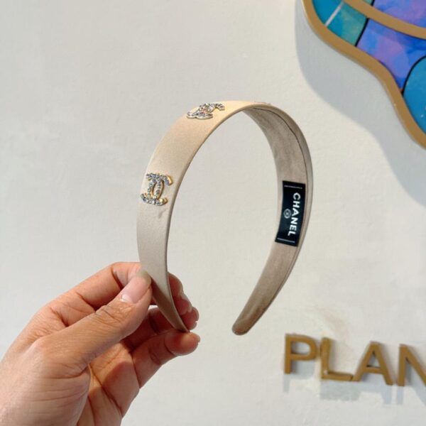 replica,repliche,fake,1:1,earrings,bracelet,ring,jewelry Viene fornito con la confezione della fascia per capelli dell’ultimo stile CHANEL