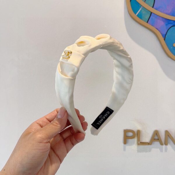 replica,repliche,fake,1:1,earrings,bracelet,ring,jewelry Viene fornito con la confezione della fascia per capelli dell’ultimo stile CHANEL