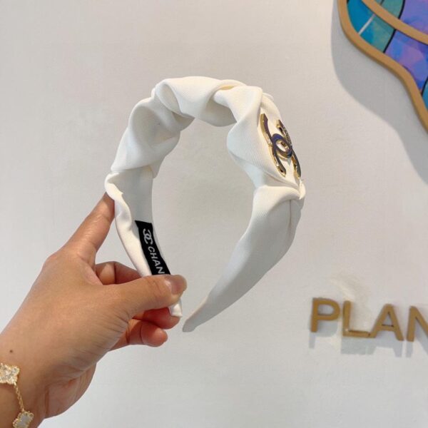 replica,repliche,fake,1:1,earrings,bracelet,ring,jewelry Viene fornito con la confezione della fascia per capelli dell’ultimo stile CHANEL