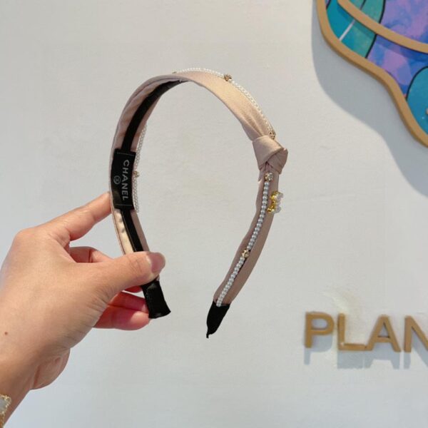 replica,repliche,fake,1:1,earrings,bracelet,ring,jewelry Viene fornito con la confezione dell’ultima fascia per capelli CHANEL