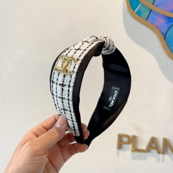 replica,repliche,fake,1:1,earrings,bracelet,ring,jewelry Viene fornito con la confezione CHANEL, l’ultima fascia per capelli retrò a tesa larga