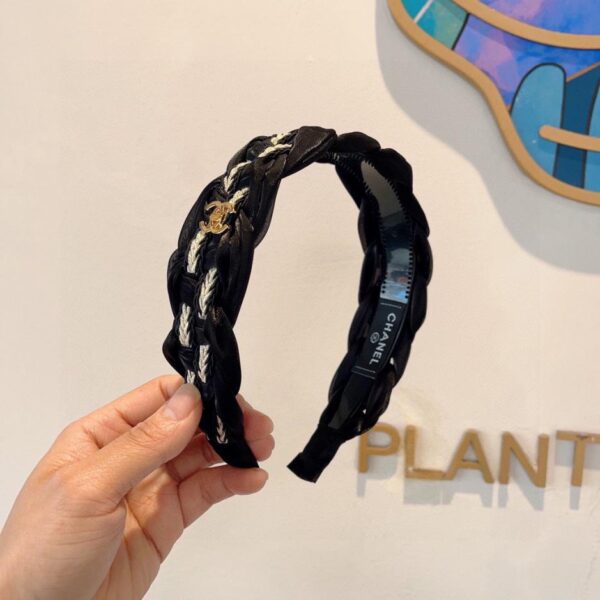 replica,repliche,fake,1:1,earrings,bracelet,ring,jewelry Viene fornito con la confezione CHANEL, l’ultima squisita fascia per capelli retrò