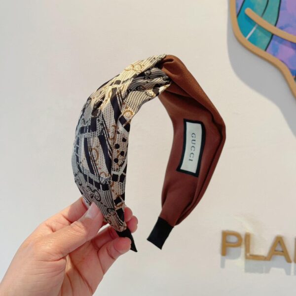 replica,repliche,fake,1:1,earrings,bracelet,ring,jewelry Viene fornito con la confezione della nuova fascia classica Gucci