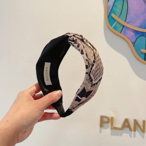 replica,repliche,fake,1:1,earrings,bracelet,ring,jewelry Viene fornito con la confezione della nuova fascia classica Gucci