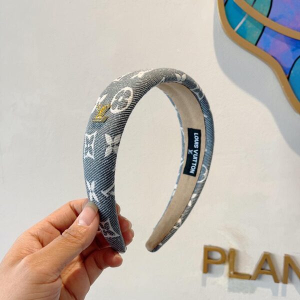 replica,repliche,fake,1:1,earrings,bracelet,ring,jewelry Viene fornito con la confezione della nuova fascia Louis Vuitton