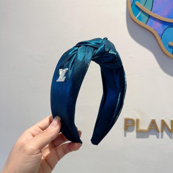 replica,repliche,fake,1:1,earrings,bracelet,ring,jewelry Viene fornito con la confezione della nuova fascia Louis Vuitton