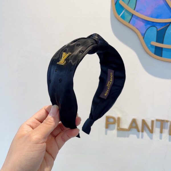 replica,repliche,fake,1:1,earrings,bracelet,ring,jewelry Viene fornito con la confezione, nuova fascia larga in tessuto di seta Louis Vuitton