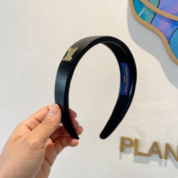 replica,repliche,fake,1:1,earrings,bracelet,ring,jewelry Viene fornito con la confezione della nuova fascia in pelle di pecora in stile coreano Louis Vuitton