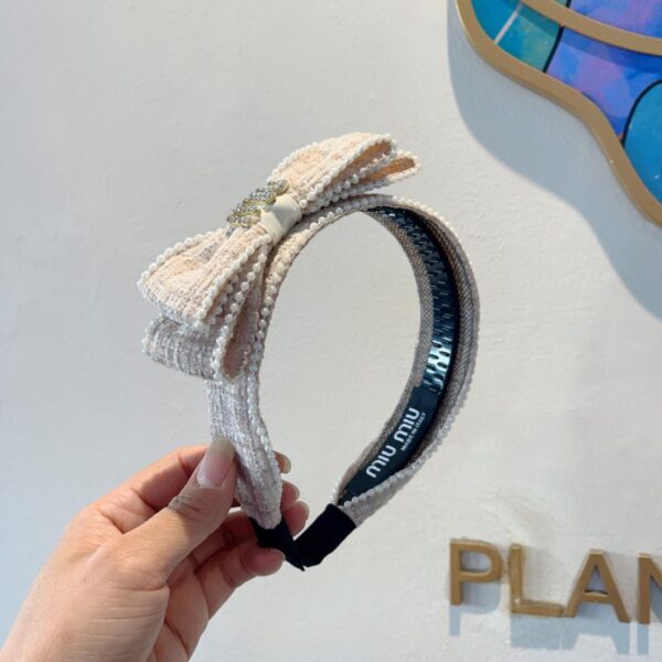 replica,repliche,fake,1:1,earrings,bracelet,ring,jewelry Viene fornito con confezione Miu Miu nuova fascia angolata fatta a mano