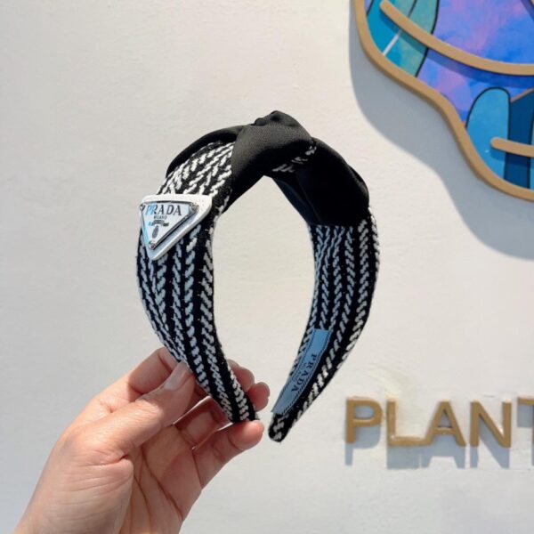 replica,repliche,fake,1:1,earrings,bracelet,ring,jewelry Viene fornito con la confezione PRADA nuova fascia per capelli alla moda a triangolo invertito