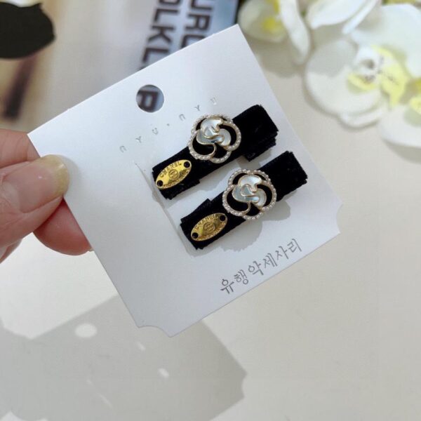 replica,repliche,fake,1:1,earrings,bracelet,ring,jewelry Viene fornito con confezione (paio) CHANEL nuova clip BB camelia, accessori per capelli con clip laterale con lettera classica e logo