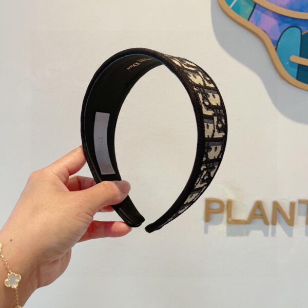 replica,repliche,fake,1:1,earrings,bracelet,ring,jewelry Viene fornito con la confezione della fascia per capelli ricamata originale Dior nuova versione alta D