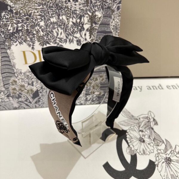 replica,repliche,fake,1:1,earrings,bracelet,ring,jewelry Viene fornito con la confezione da banco della popolare fascia CHANEL
