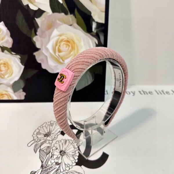 replica,repliche,fake,1:1,earrings,bracelet,ring,jewelry Viene fornito con l’ultima fascia per capelli CHANEL da banco