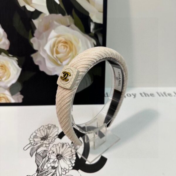 replica,repliche,fake,1:1,earrings,bracelet,ring,jewelry Viene fornito con l’ultima fascia per capelli CHANEL da banco
