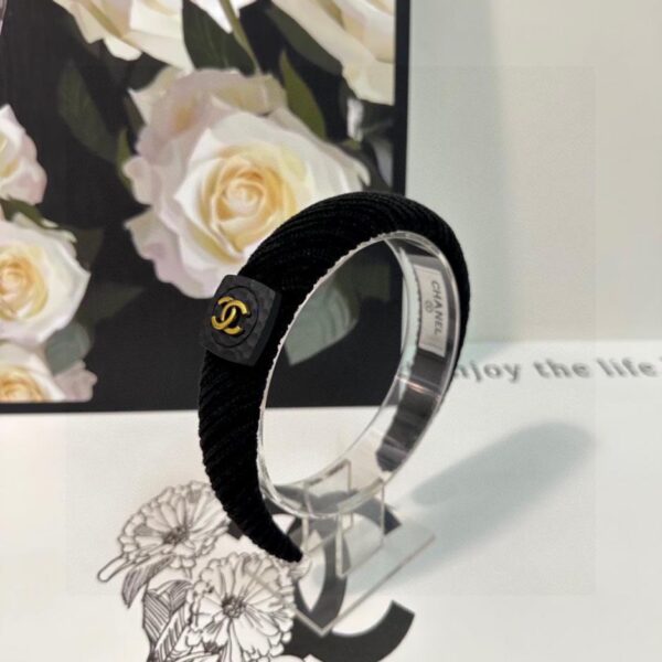 replica,repliche,fake,1:1,earrings,bracelet,ring,jewelry Viene fornito con l’ultima fascia per capelli CHANEL da banco