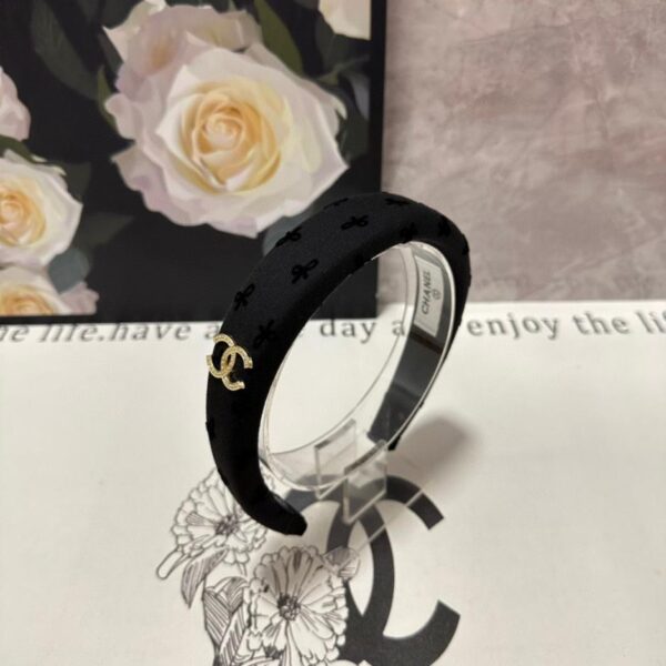 replica,repliche,fake,1:1,earrings,bracelet,ring,jewelry Viene fornito con confezione da banco, l’ultima fascia con stampa a farfalla di CHANEL