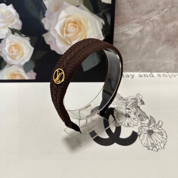 replica,repliche,fake,1:1,earrings,bracelet,ring,jewelry Viene fornito con la confezione da banco dell’ultima fascia high-tech di Louis Vuitton