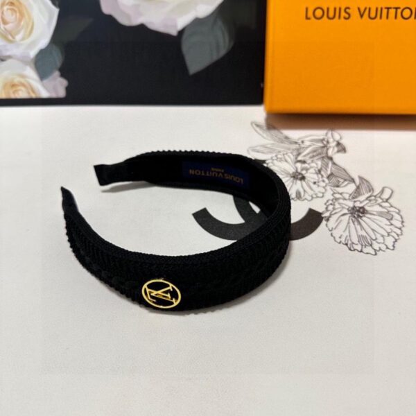 replica,repliche,fake,1:1,earrings,bracelet,ring,jewelry Viene fornito con la confezione da banco dell’ultima fascia high-tech di Louis Vuitton