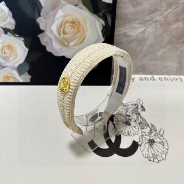 replica,repliche,fake,1:1,earrings,bracelet,ring,jewelry Viene fornito con la confezione da banco dell’ultima fascia high-tech di Louis Vuitton
