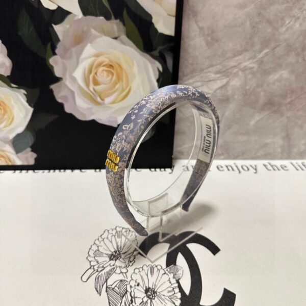 replica,repliche,fake,1:1,earrings,bracelet,ring,jewelry Viene fornito con confezione da banco Miu Miu, ultimo nuovo cerchietto in raso cinese