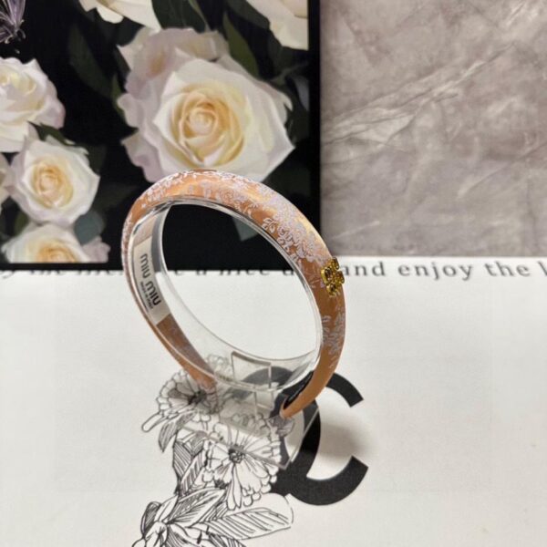replica,repliche,fake,1:1,earrings,bracelet,ring,jewelry Viene fornito con confezione da banco Miu Miu, ultimo nuovo cerchietto in raso cinese