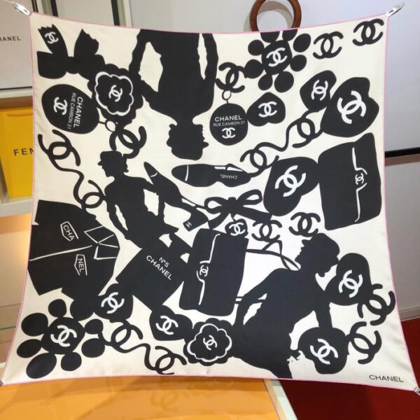 SCC2439 Sciarpa quadrata in seta originale Chanel da 90 cm