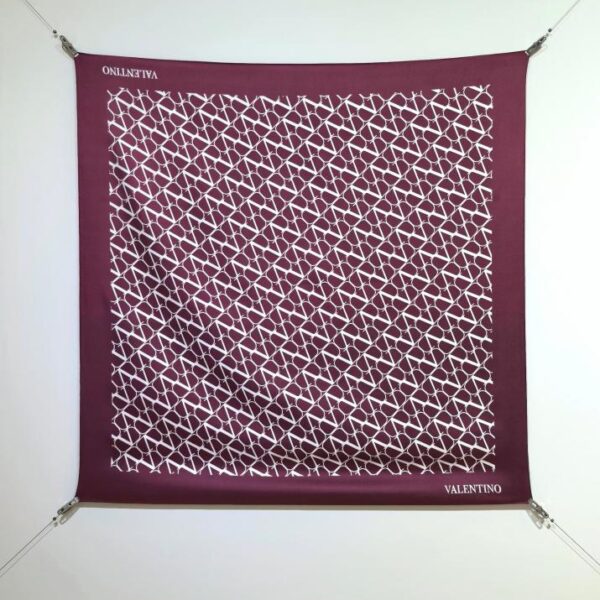 SVT2501 18mm double face 90x90cm twill di seta Valentino "Full frame V" (F773)