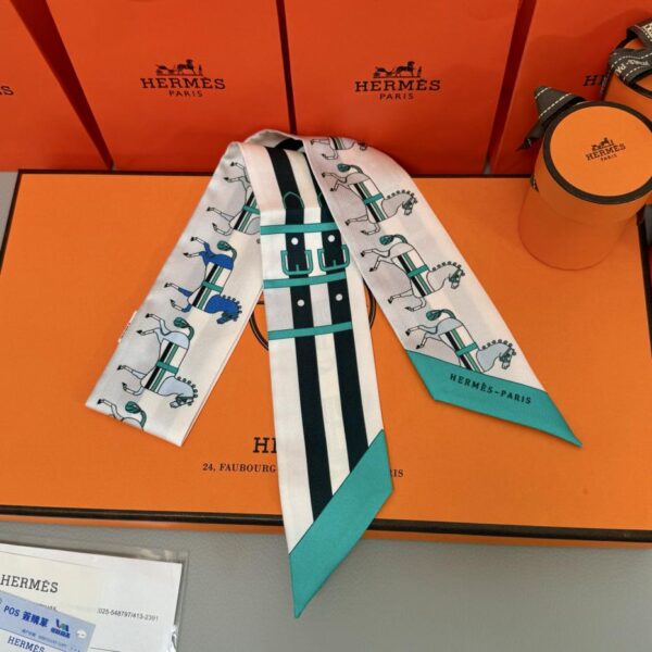 replica,repliche,fake,1:1,earrings,bracelet,ring,jewelry Il nuovo Twilly di Hermes, realizzato in seta twill di altissima qualità, motivo cavallino 🐎 super classico
