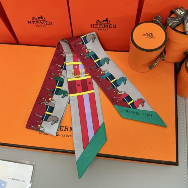 replica,repliche,fake,1:1,earrings,bracelet,ring,jewelry Il nuovo Twilly di Hermes, realizzato in seta twill di altissima qualità, motivo cavallino 🐎 super classico