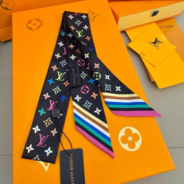 replica,repliche,fake,1:1,earrings,bracelet,ring,jewelry Nuova sciarpa di seta ufficiale LV LV x Murakami Takashi hanno marchiato congiuntamente la sciarpa di seta a prodotto singolo più alta
