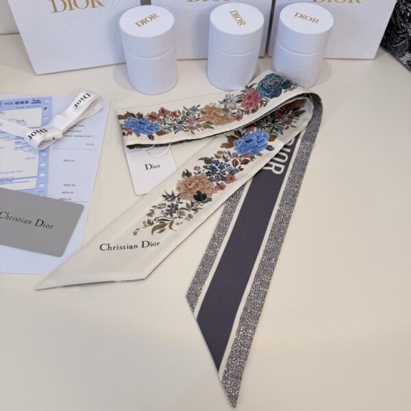 replica,repliche,fake,1:1,earrings,bracelet,ring,jewelry Fascio di capelli da giardino d’inverno DIOR