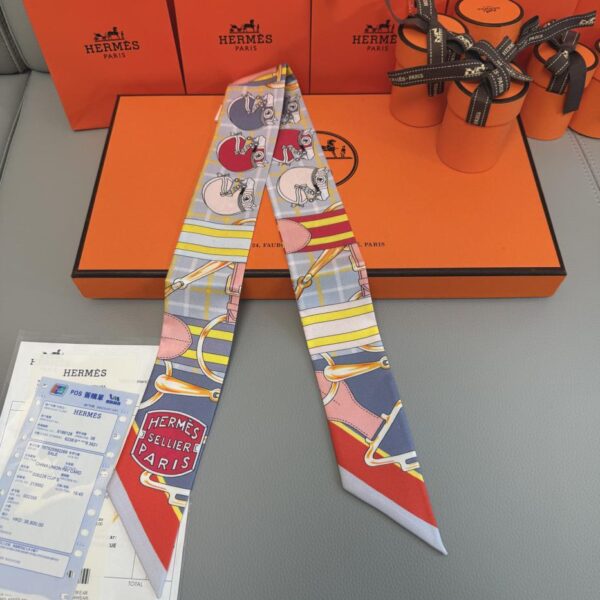 replica,repliche,fake,1:1,earrings,bracelet,ring,jewelry Sciarpa Twilly Hermes “Tatsa Harness” (100% seta di gelso)