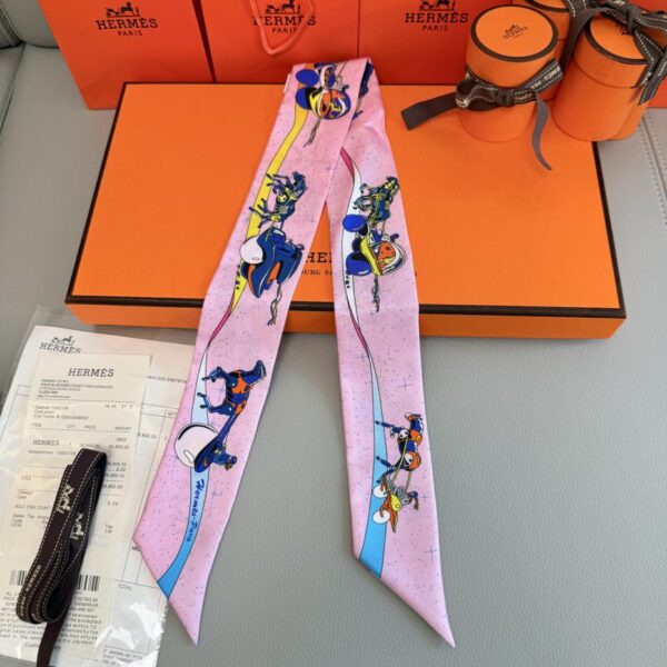 replica,repliche,fake,1:1,earrings,bracelet,ring,jewelry Sciarpa Twilly Hermes “Space Horse Racing” (100% seta di gelso)