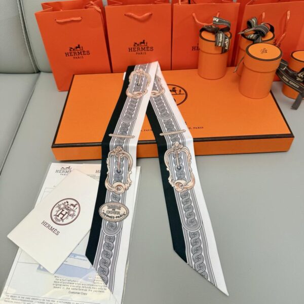 replica,repliche,fake,1:1,earrings,bracelet,ring,jewelry Sciarpa Twilly Hermes “Palace Harness” (100% seta di gelso)