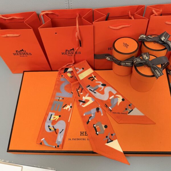 replica,repliche,fake,1:1,earrings,bracelet,ring,jewelry Sciarpa Twilly Hermes “Freedom” Nastro di seta Twilly (100% seta di gelso)