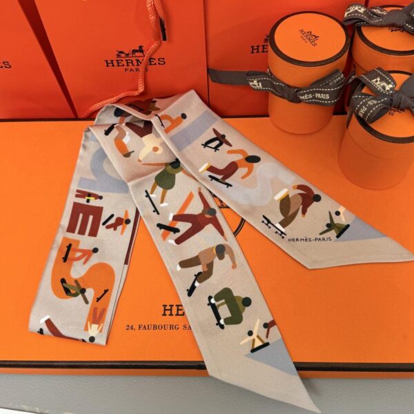 replica,repliche,fake,1:1,earrings,bracelet,ring,jewelry Sciarpa Twilly Hermes “Freedom” Nastro di seta Twilly (100% seta di gelso)