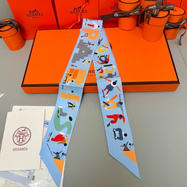 replica,repliche,fake,1:1,earrings,bracelet,ring,jewelry Sciarpa Twilly Hermes “Freedom” Nastro di seta Twilly (100% seta di gelso)