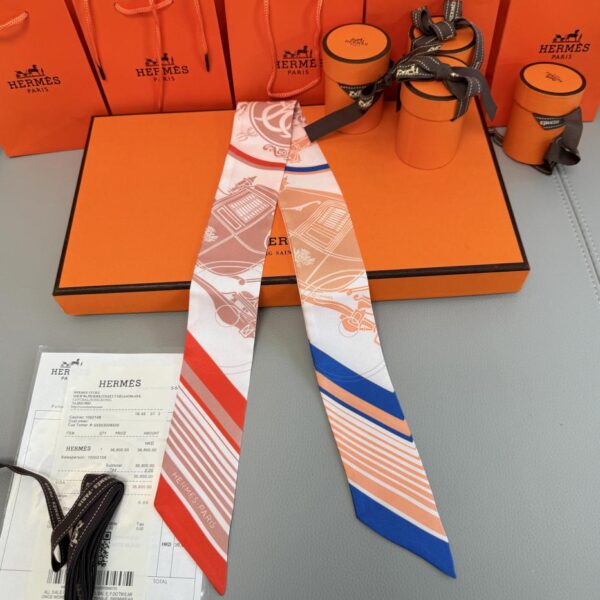 replica,repliche,fake,1:1,earrings,bracelet,ring,jewelry Sciarpa Twilly Hermes “Book Collection” (100% seta di gelso)